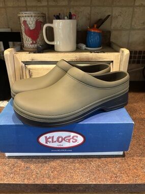Klogs Men's Slip-On Clog in Olive/Tan with Black Sole